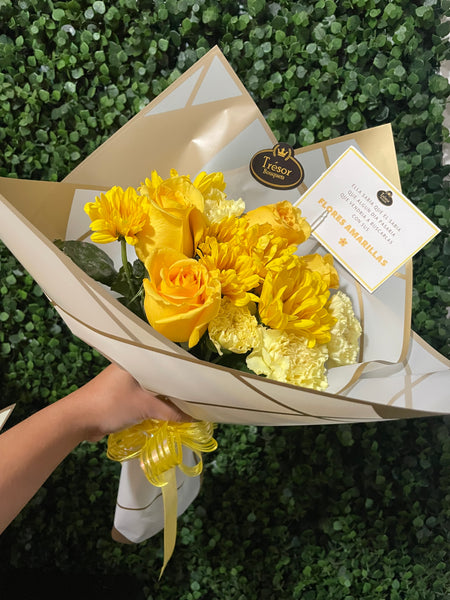 Flores Amarillas Lovely Assorted Bouquet